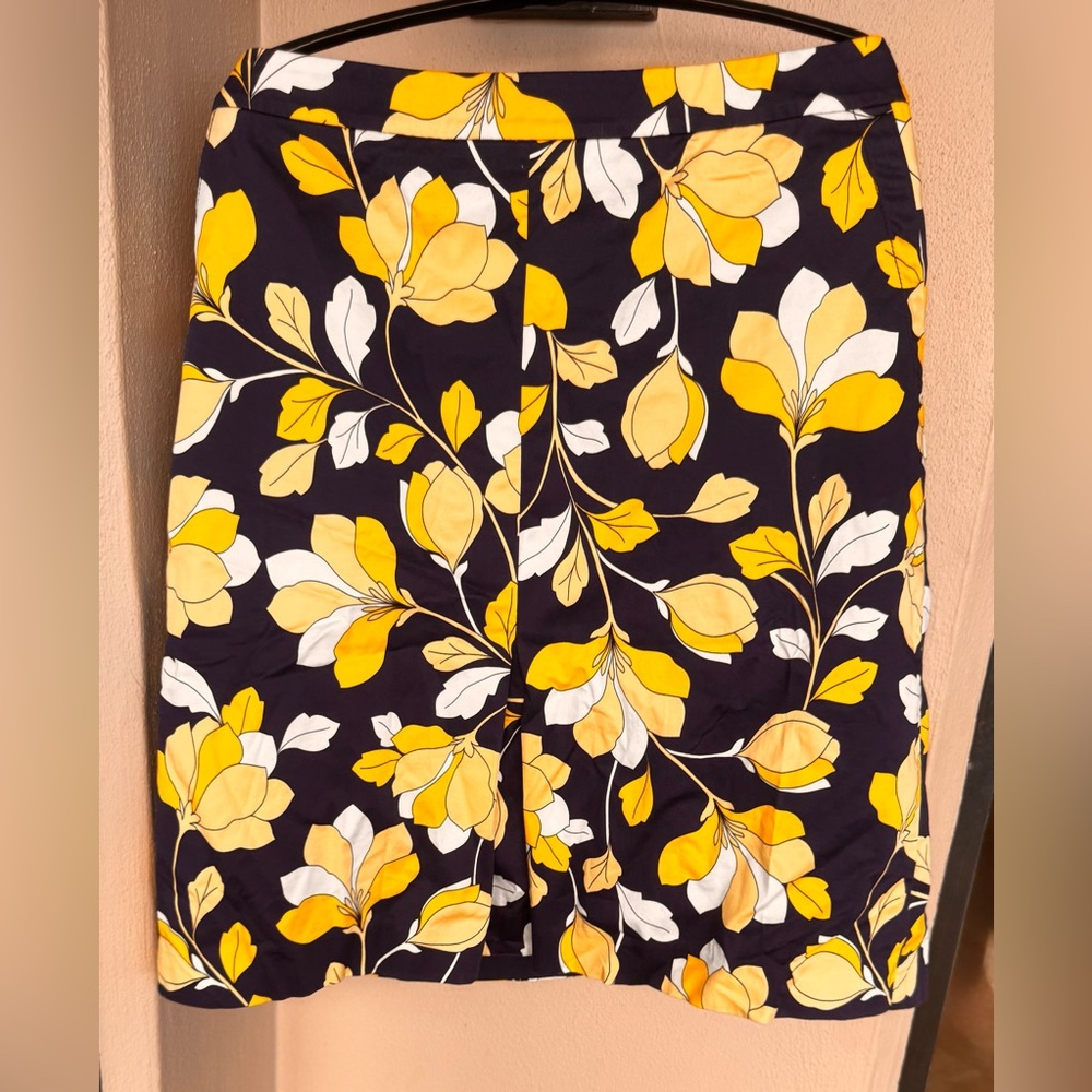Talbots Knee Length Skirt Navy With Yellow/White Flowers A-line Front Pleat 10P